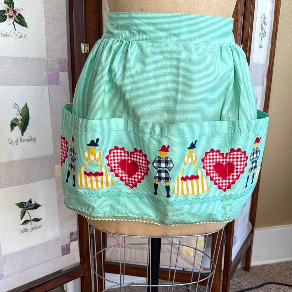 Vintage 1950s Novelty Apron – Mint Green with Gingham Hearts & Folk Dancers